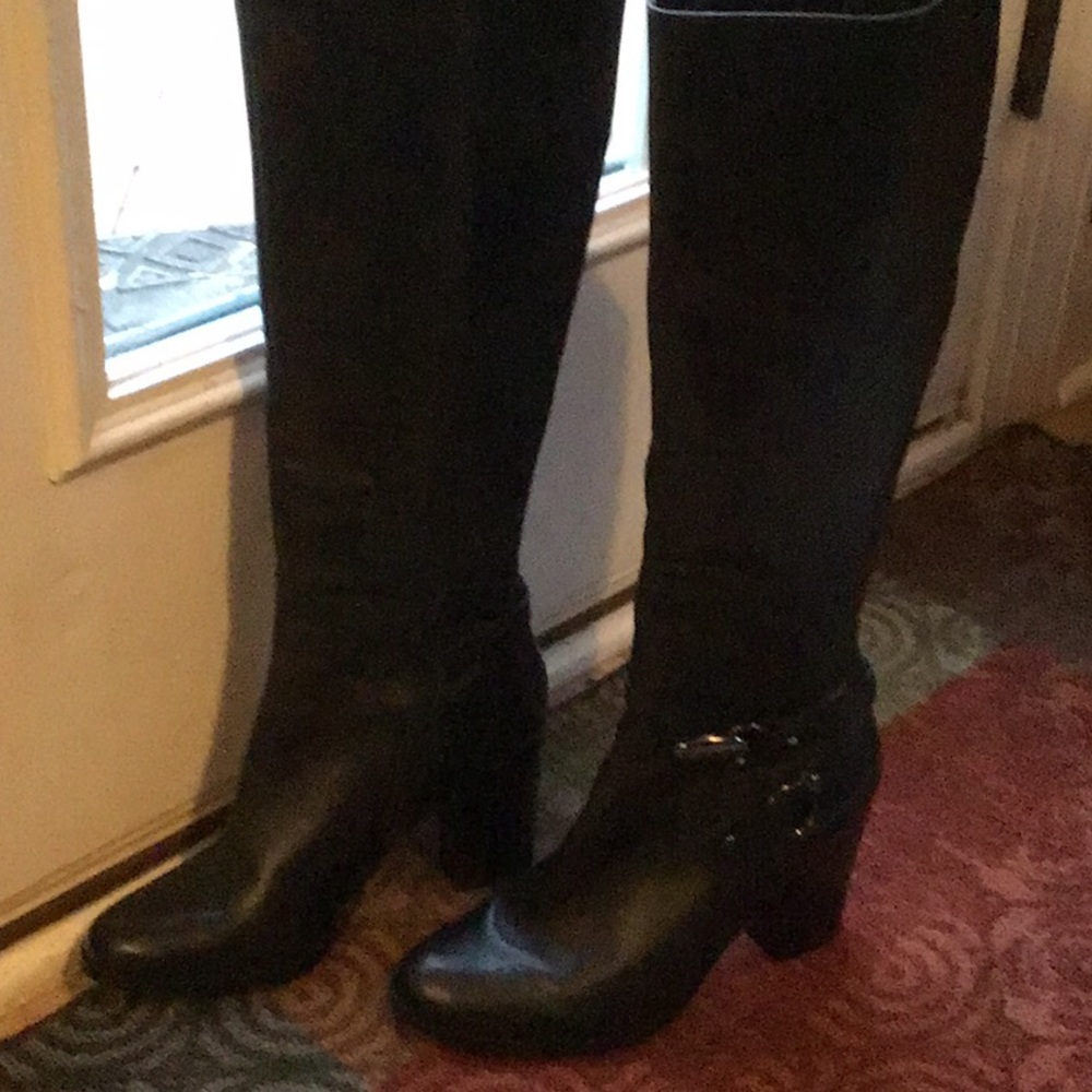 Gorgeous tahari black leather boots